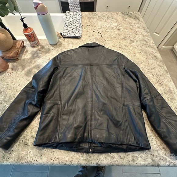 Black vintage 100% Leather Jacket,really good condition, light wear on sleeves. - Picture 3 of 13